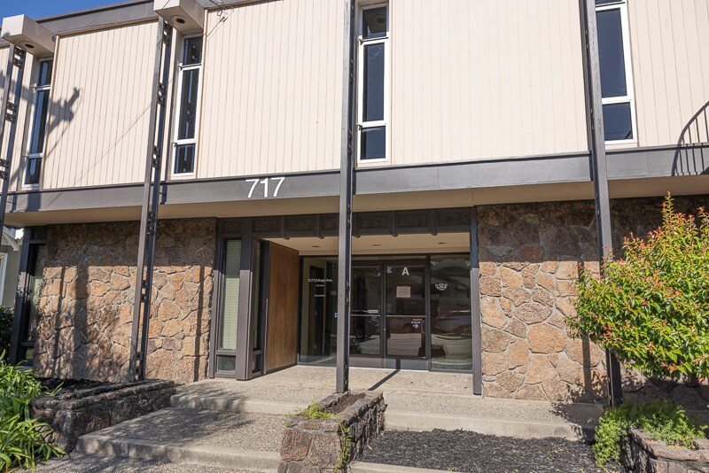 More Photos Of 717 College Ave, Santa Rosa Office For Sale