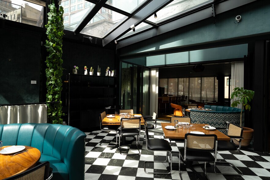 More Photos Of 23 Grand St, New York Hotel For Lease