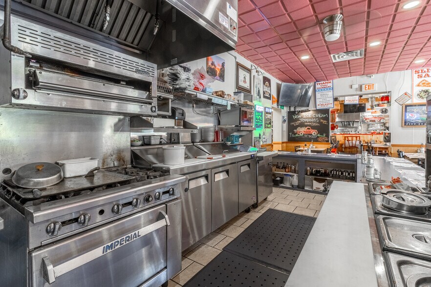 More Photos Of 13524 S Eagle Valley Rd, Tyrone Restaurant For Sale