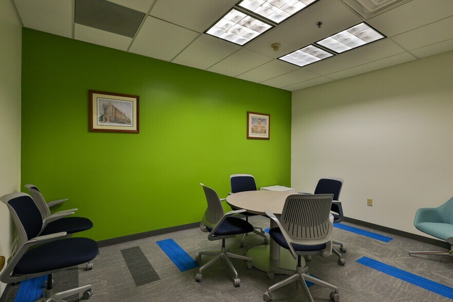 More Photos Of 1525 Valley Center Pky, Bethlehem Unknown For Lease