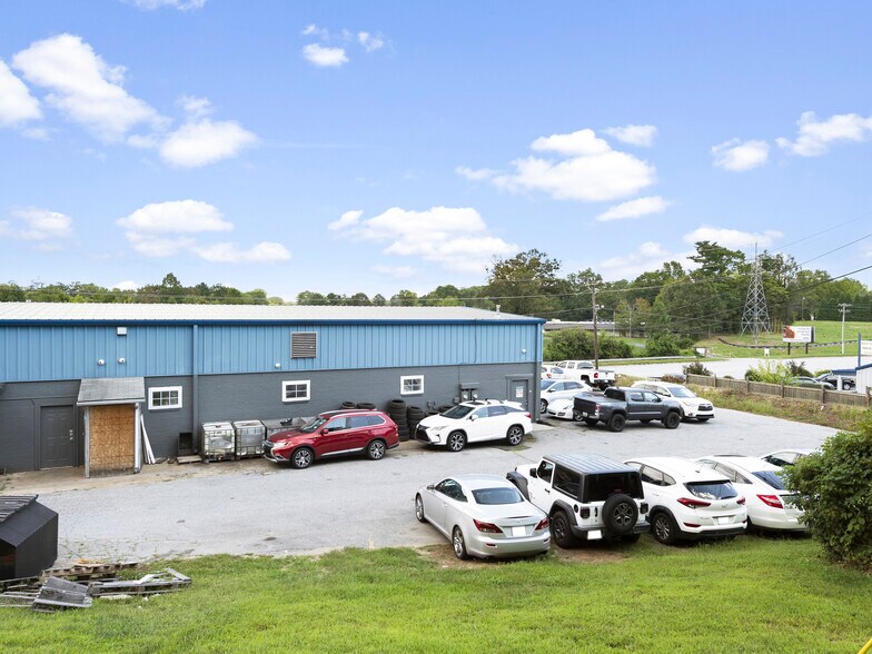 More Photos Of 2109 Spartanburg Hwy, East Flat Rock Industrial For Lease