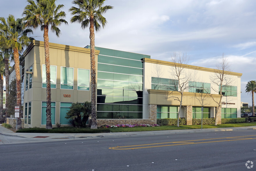 Primary Photo Of 1203 Flynn Rd, Camarillo Office For Lease