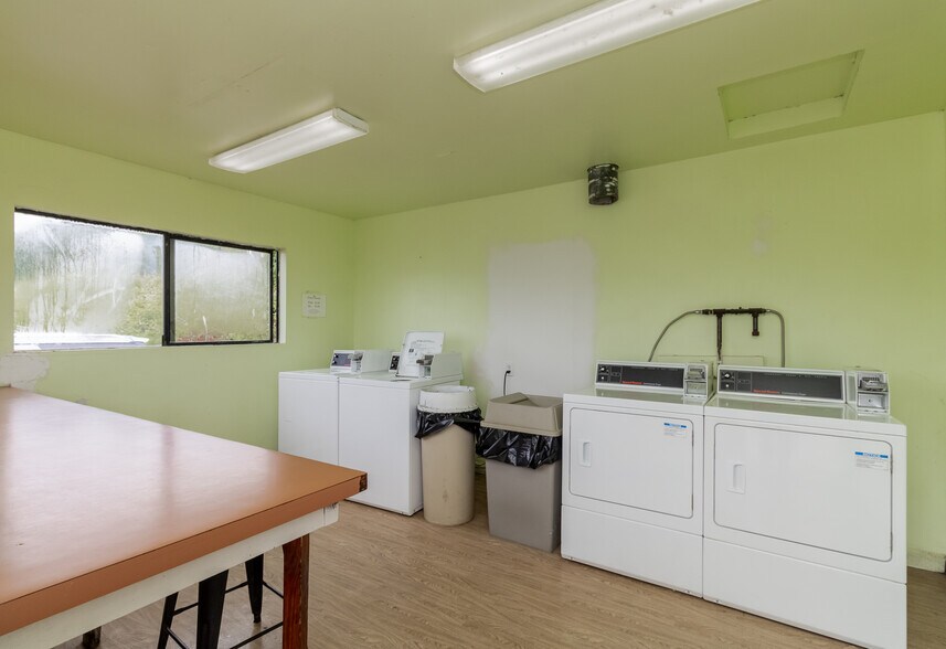 More Photos Of 444 Front St, Sekiu Hotel For Sale