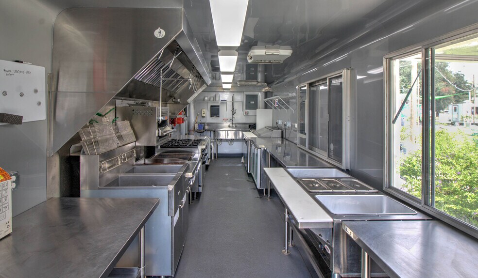 More Photos Of 931 SW 2nd Ave, Gainesville Restaurant For Lease