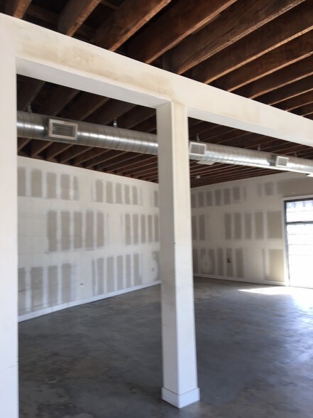 More Photos Of 651 Anderson St, Los Angeles Showroom For Sale