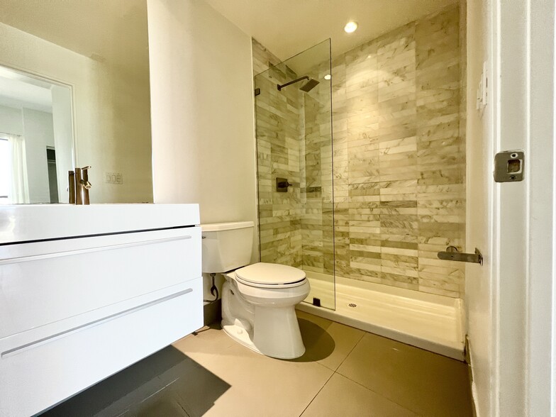 More Photos Of 8811 Burton Way, Los Angeles Apartments For Sale