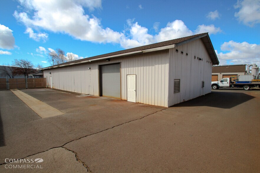 More Photos Of 520 Bridgeford Blvd, Bend Industrial For Lease