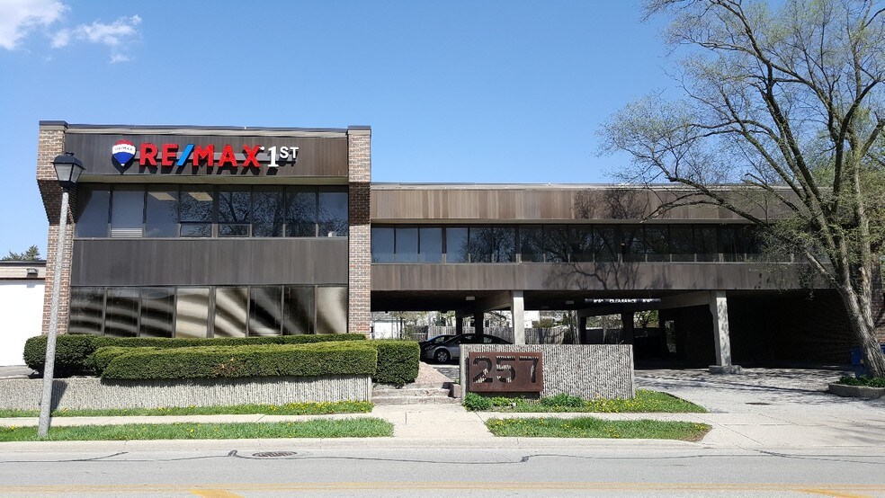 More Photos Of 257 N West Ave, Elmhurst Loft Creative Space For Lease