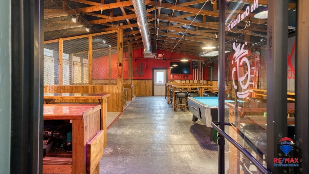 More Photos Of 5201 S Douglas Hwy, Gillette Bar For Sale