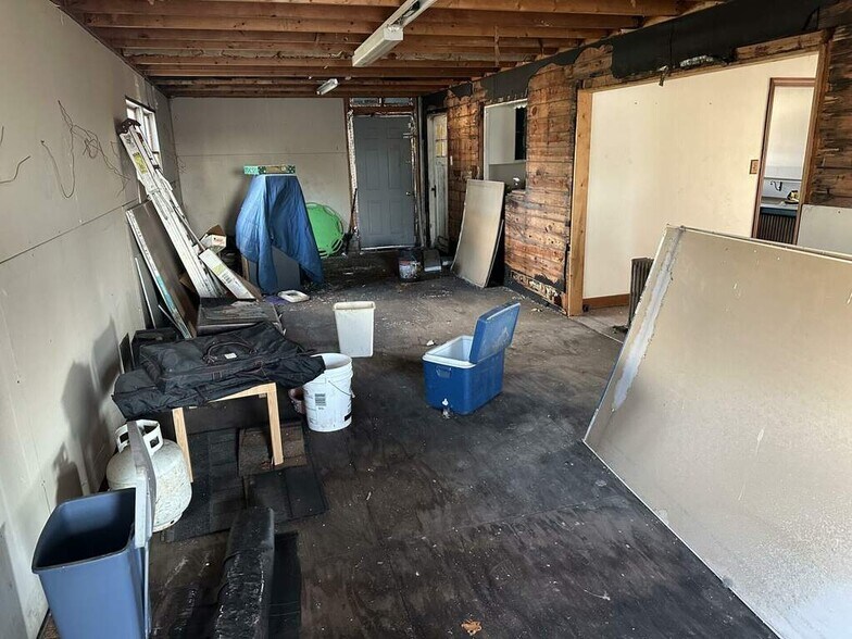 More Photos Of 5440 W Ridge Rd, Gary Light Distribution For Sale