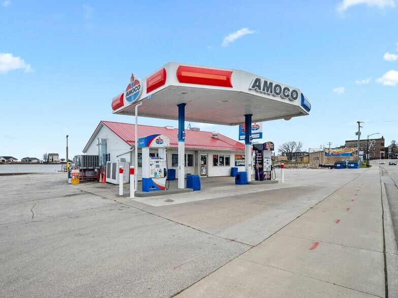 More Photos Of 202 Milwaukee St, Kewaunee Service Station For Sale