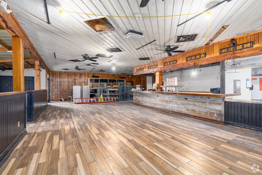 More Photos Of 3241 Horizon Dr, Springfield Restaurant For Sale