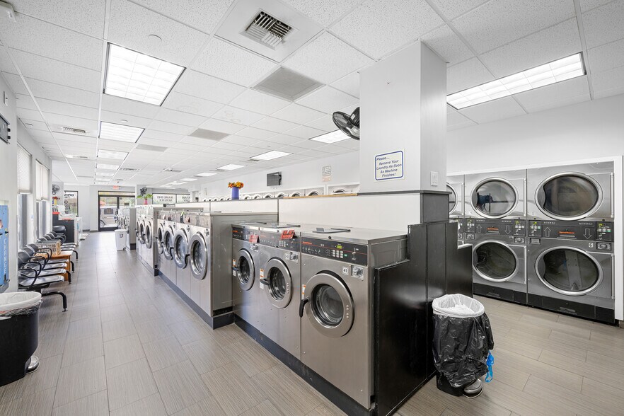 More Photos Of 6914 Foothill Blvd, Tujunga Freestanding For Sale