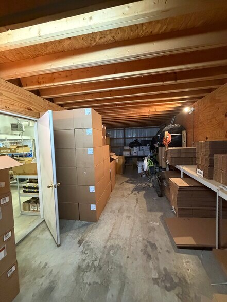 More Photos Of 9650 Dixie Hwy, Clarkston Specialty For Lease