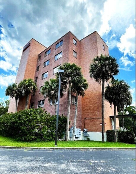 More Photos Of 111 N Frederick Ave, Daytona Beach Office Residential For Lease