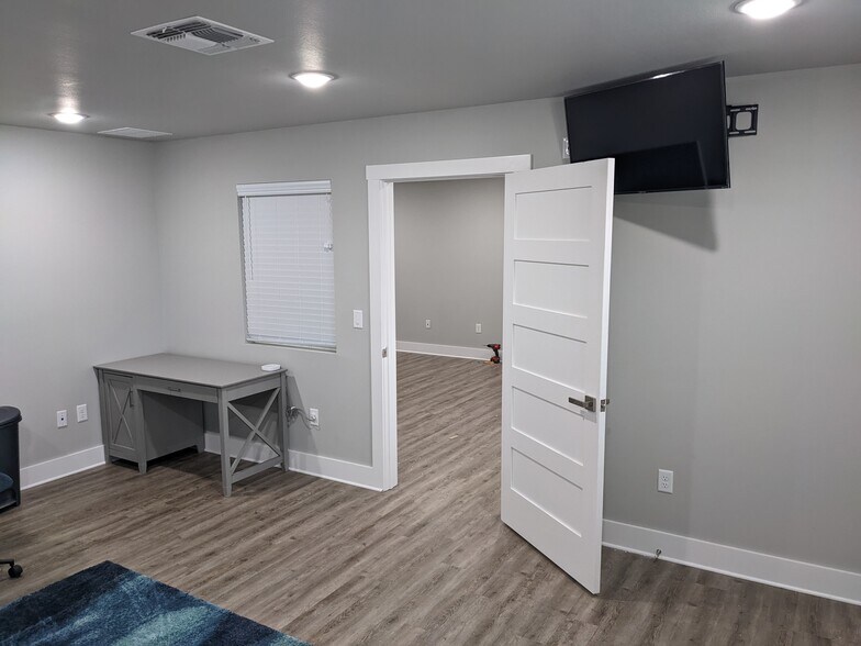 More Photos Of 105 Schumanns Beach Rd, New Braunfels Office For Lease