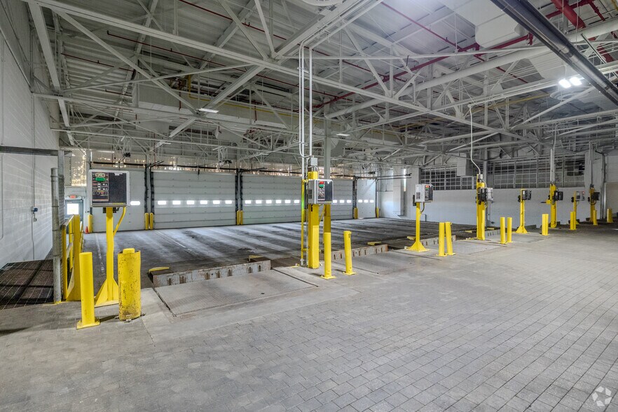 More Photos Of 3300 N 124th St, Milwaukee Manufacturing For Lease