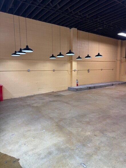 More Photos Of 711 Main St, Grandview Storefront For Lease