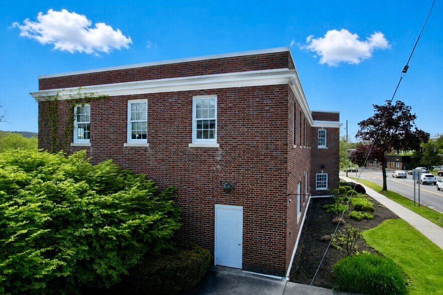 More Photos Of 102 Washington St, Manlius Office For Sale