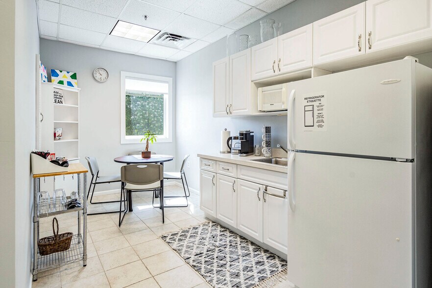 More Photos Of 807 Mantoloking Rd, Brick Office For Sale