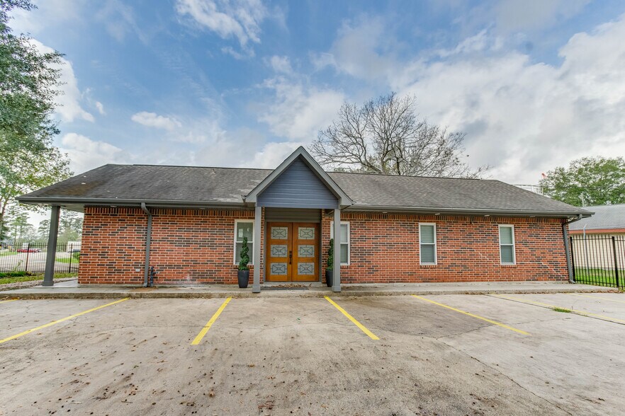 More Photos Of 5905 Treaschwig Rd, Spring Office For Lease