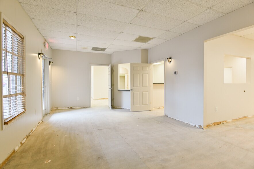 More Photos Of 4124 Highway 278 NE, Covington Office For Sale