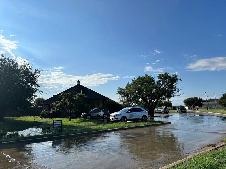 More Photos Of 441 Lone Star Dr, Abilene Office For Sale