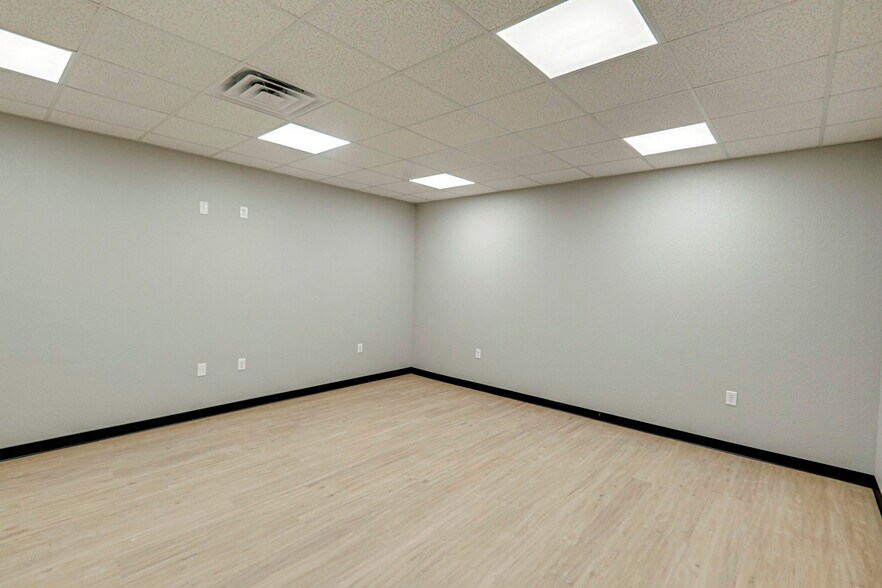 More Photos Of 16791 W Basin St, Odessa Warehouse For Sale