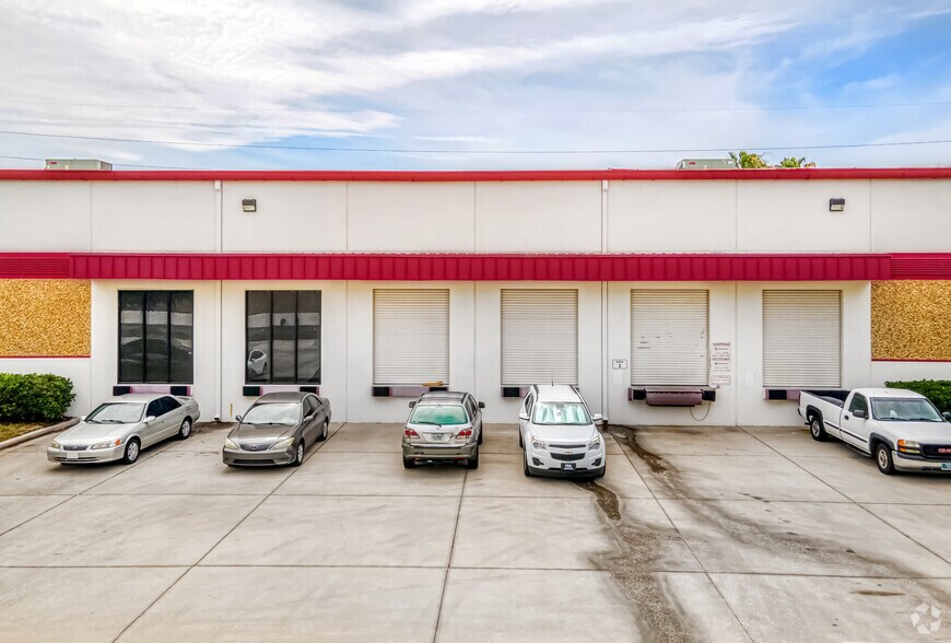 More Photos Of 12821 Starkey Rd, Largo Light Distribution For Lease