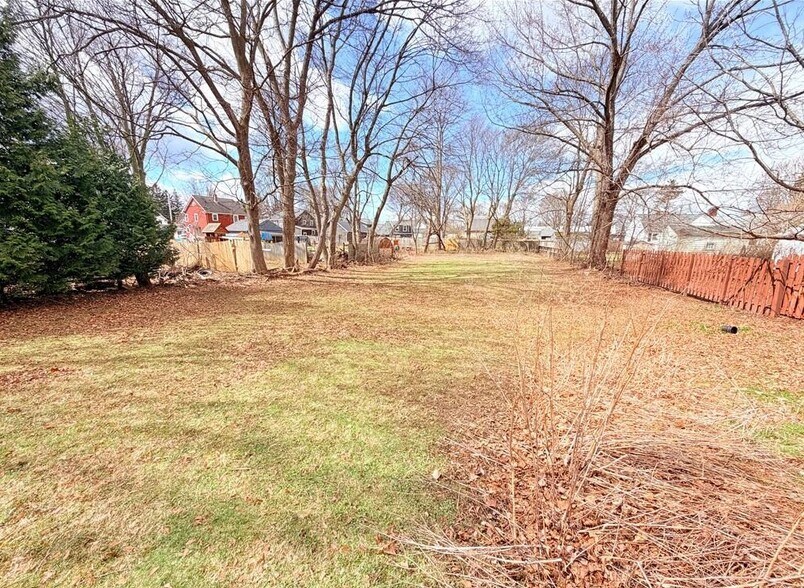 More Photos Of 158 Lake St, Hamburg General Retail For Sale