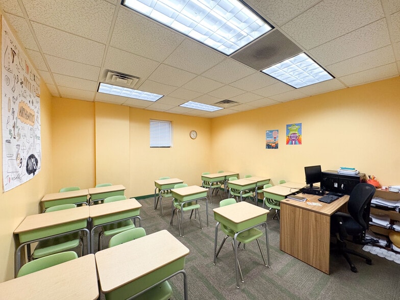 More Photos Of 860-862 Silas Deane Hwy, Wethersfield Freestanding For Sale