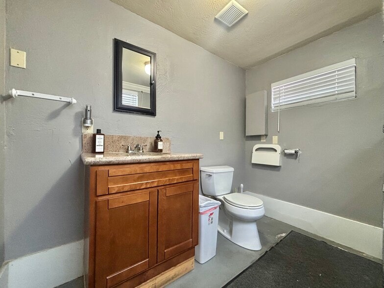 More Photos Of 1605 Capitola Rd, Santa Cruz Office For Lease