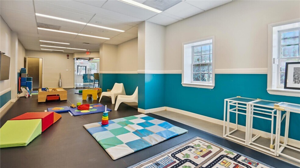 More Photos Of 707-709 8th St SE, Washington Storefront Retail Office For Sale