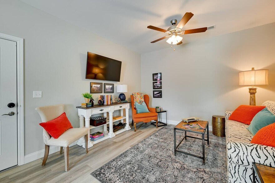 More Photos Of 4971 Veterans Memorial Hwy, Brownsville Multifamily For Sale