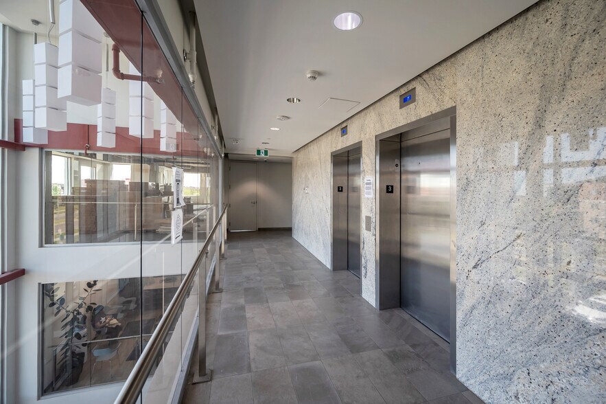 More Photos Of 7171 80th Ave NE, Calgary Office For Lease