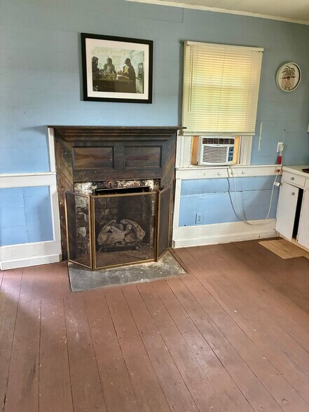 More Photos Of 1109 W Main St, Yadkinville Flex For Sale