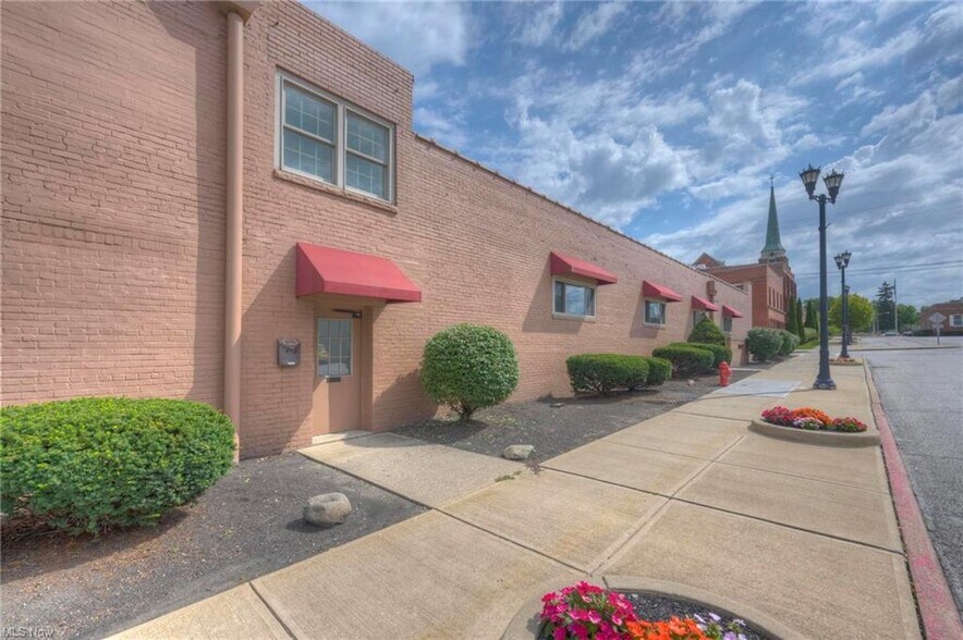 More Photos Of 70 Front St, Berea Specialty For Sale