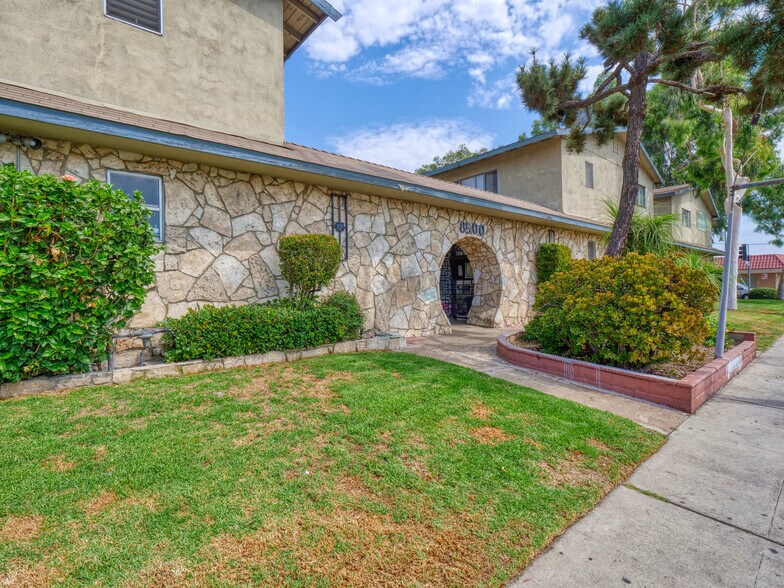 More Photos Of 8500 Sunland Blvd, Sun Valley Apartments For Sale