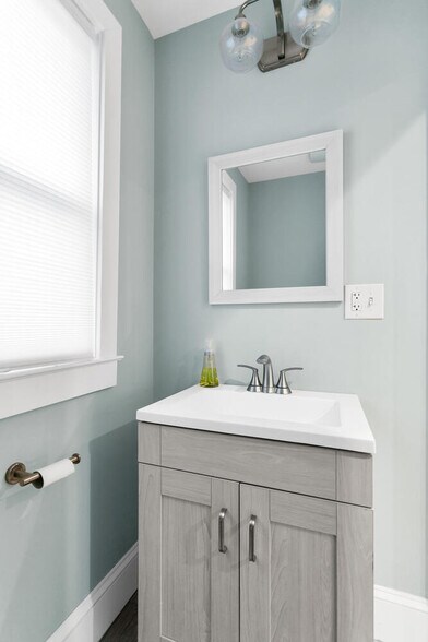 More Photos Of 126 E River Rd, Rumson Storefront Retail Residential For Lease