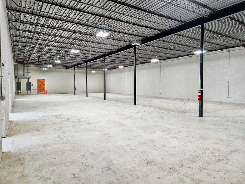 More Photos Of 1120 N Blairs Bridge Rd, Lithia Springs Showroom For Sale