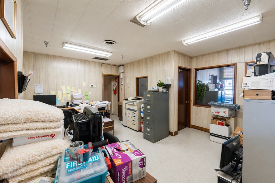 More Photos Of 830 59th St, Los Angeles Light Manufacturing For Sale