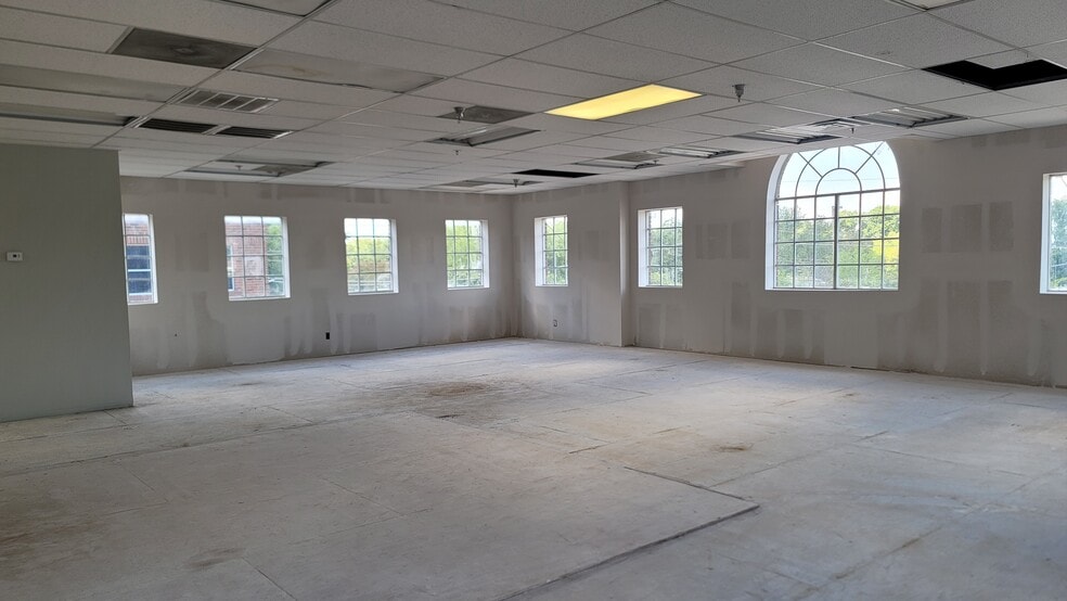 More Photos Of 3445 Highland Rd, Dallas Office For Sale