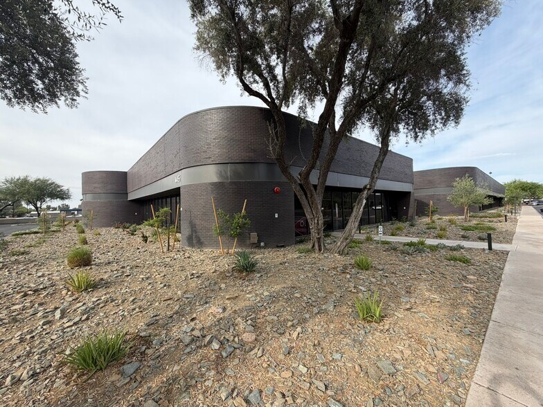 More Photos Of 14455 N Hayden Rd, Scottsdale Light Distribution For Sale