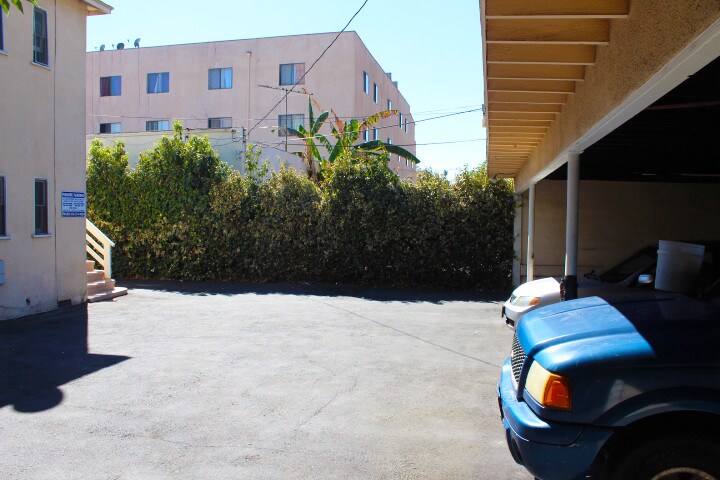 More Photos Of 14121-14123 1/2 Sylvan St, Van Nuys Apartments For Sale
