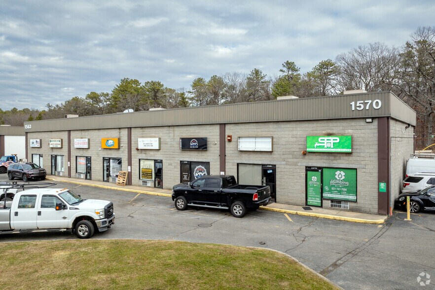 More Photos Of 1563-1570 Rocky Point Rd, Middle Island, Middle Island Warehouse For Lease