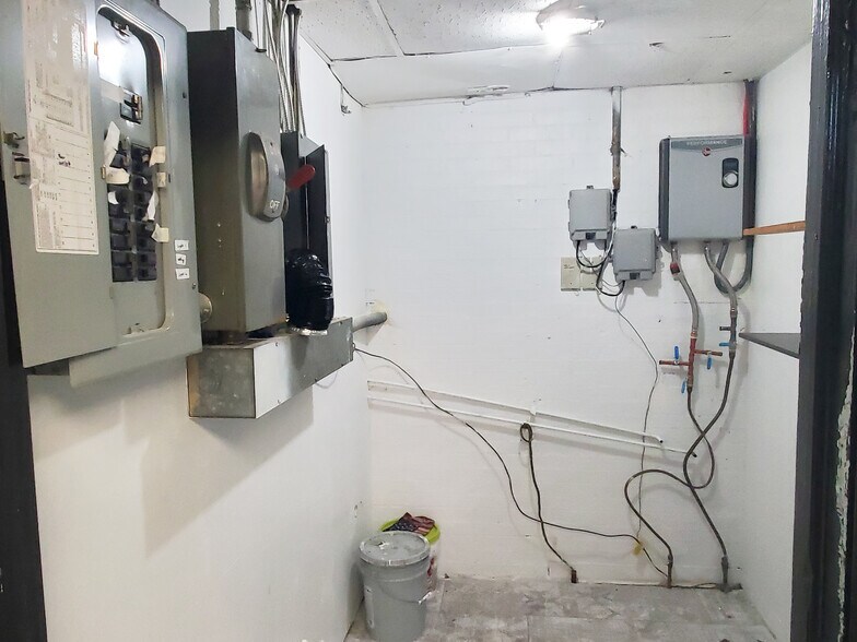 More Photos Of 1400 Shorter Ave NW, Rome Flex For Sale