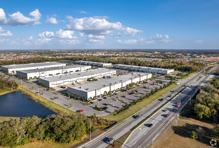 More Photos Of 3165 Lakewood Ranch Blvd, Bradenton Warehouse For Lease