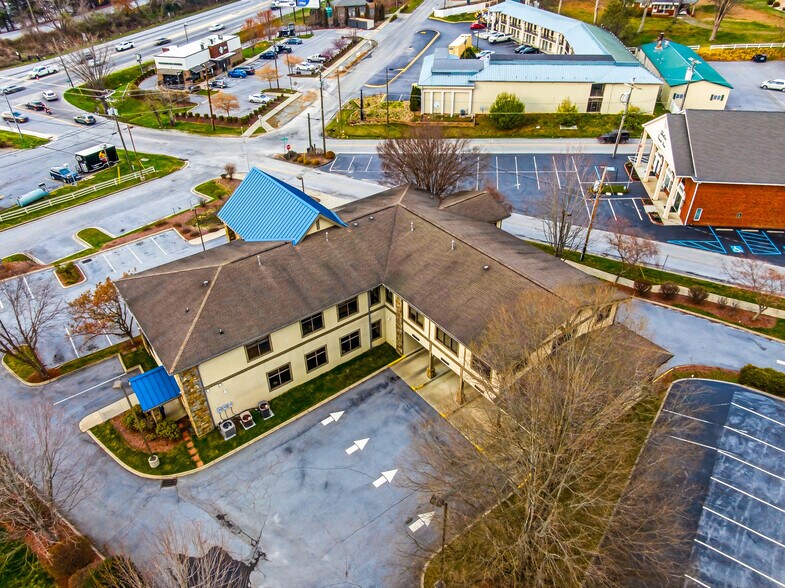 More Photos Of 101 Jack St, Hendersonville Bank For Sale