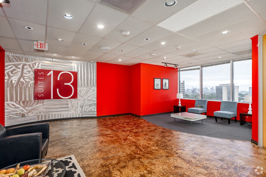 More Photos Of 1111 W Mockingbird Ln, Dallas Office For Lease