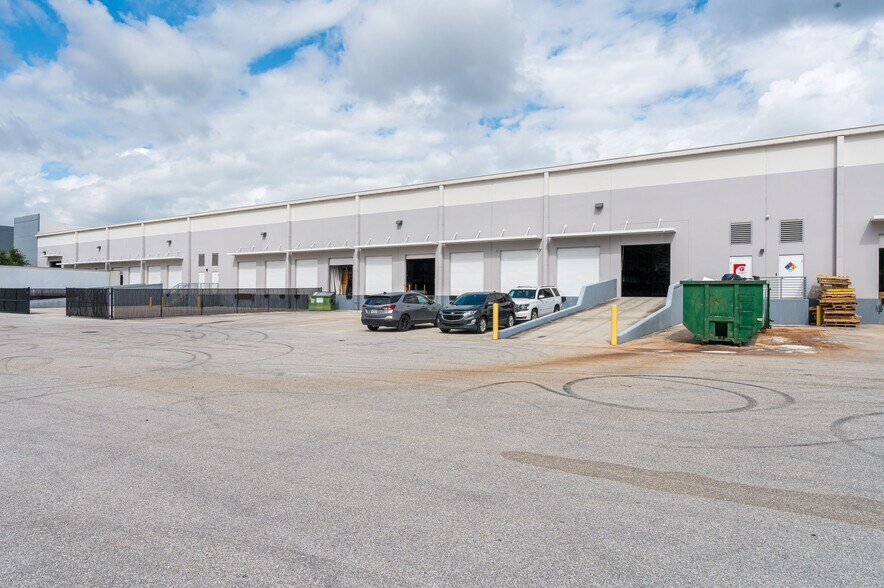 More Photos Of 475 N Cleary Rd, West Palm Beach Warehouse For Lease